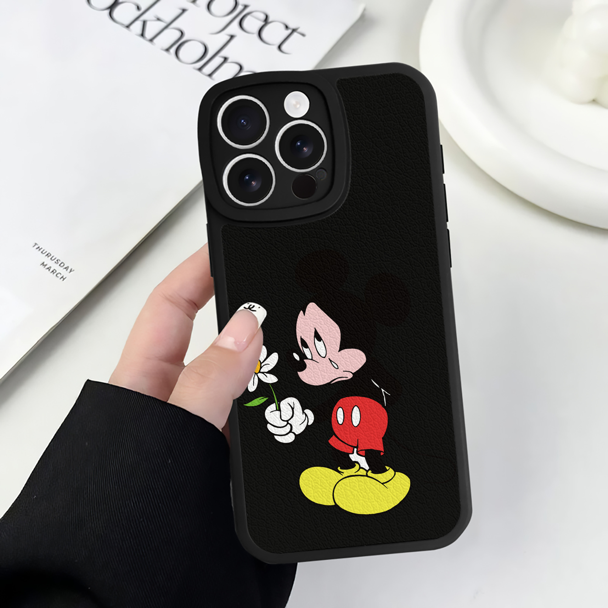（画像用） ミッキーマウス Mickey Mouse 【iPhone 16シリーズ対応】シリコンスマホケース（レザー調） 材質：シリコン